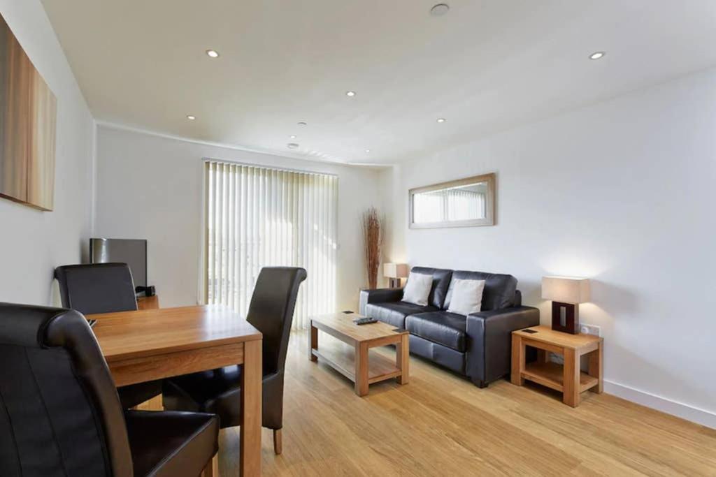 Modern Apartment At Slough Station, London In 18 Mins! Екстер'єр фото