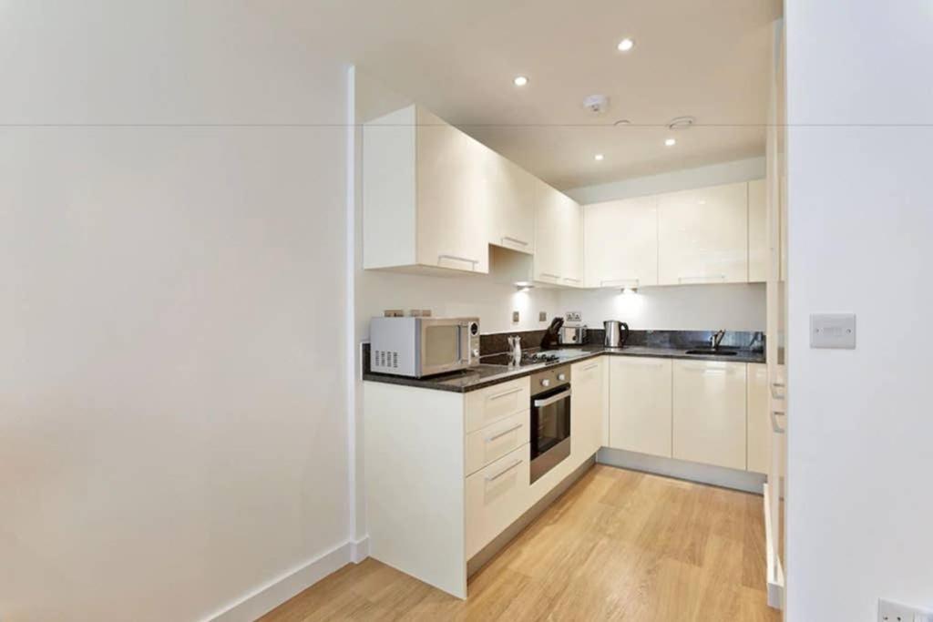 Modern Apartment At Slough Station, London In 18 Mins! Екстер'єр фото