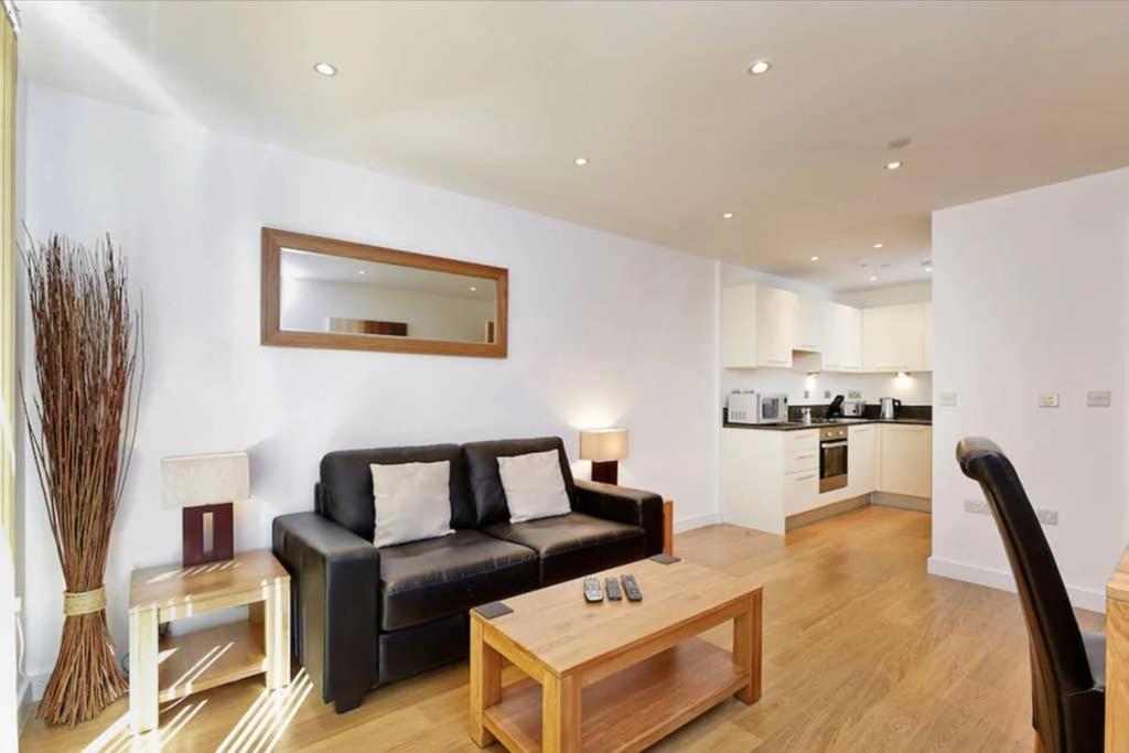 Modern Apartment At Slough Station, London In 18 Mins! Екстер'єр фото