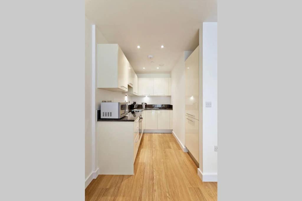 Modern Apartment At Slough Station, London In 18 Mins! Екстер'єр фото